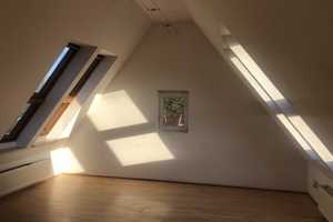 Großzügige helle Dachgeschosswohnung im Zentrum von BI-Ummeln