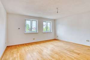 ***Großzügiges Mehrfamilienhaus mit 3 Wohneinheiten, PV- Anlage, Garagen & Werkstatt*** – 94431 Pilsting – Vorschaubild 20
