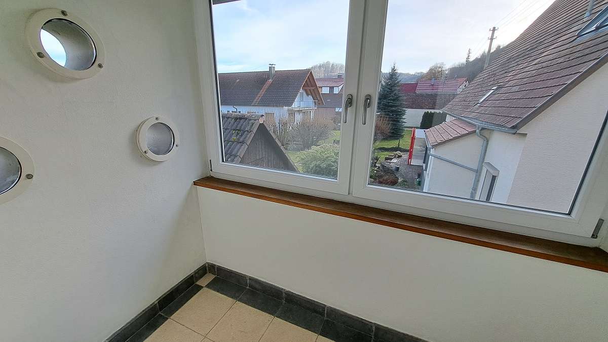 Immobilie in Lonsee - Geräumiges Einfamilienhaus mit Ausbaumöglichkeiten, großem Garten und Garage! - Bild 0