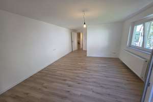 Modernisiertes Haus mit 3 Wohnbereichen, Garten, Vermietungspotenzial und optionaler Scheune – Böllatstrasse 14, 72622 Nürtingen – Vorschaubild 4