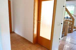 Ruhiges 2025 renoviertes freistehendes 4,5 Zi.-Haus mit neuer Luftwärmepumpe, Balkon und Garten! – Schaumburg (Kreis) – Vorschaubild 9