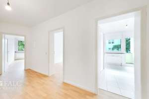 Helle, bezugsfreie 2-Zimmer-Wohnung mit Balkon & Loggia in Düsseldorf-Pempelfort – 40477 Pempelfort, Düsseldorf – Vorschaubild 9