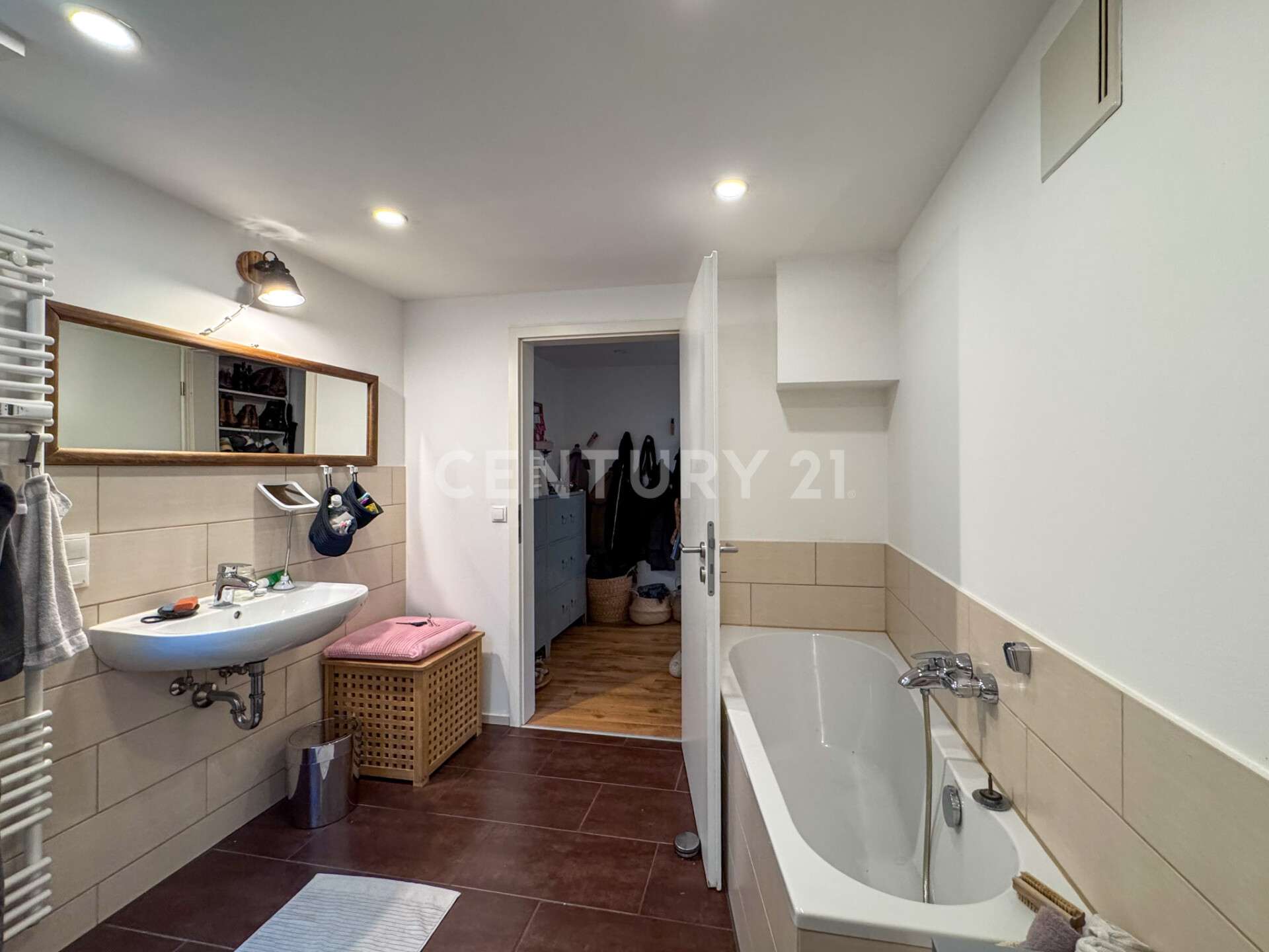 Immobilie in Weitramsdorf - Attraktive Kapitalanlage mit 4 Wohneinheiten und Entwicklungspotenzial in Tambach bei Coburg - Bild 0