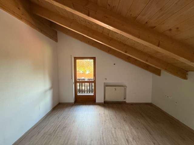 Immobilie in Anger - Großzügige und gemütliche Dachgeschosswohnung in ländlicher Wohnlage! - Bild 1