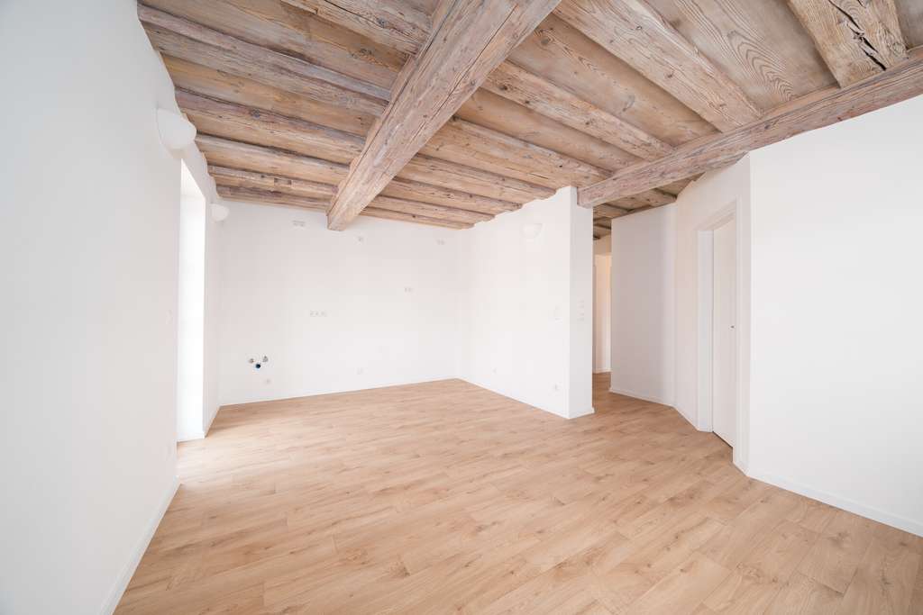 Immobilie in Aurachtal - Hochwertig kernsanierte 3-Zimmer-Wohnung  Balkon und historischem Charakter für Eigennutzer oder Inv - Bild 1