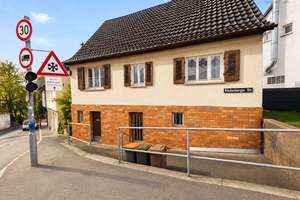 Sanierungsobjekt mit Ausbau- und Neubauperspektive in Stuttgart-Birkach