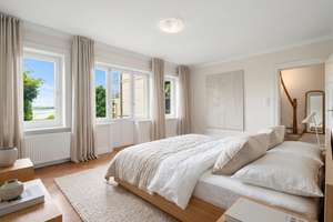 Leben im Treppenviertel: Maisonette-Wohnung mit Terrasse und spektakulärerem Elbblick – Die vollständige Adresse der Immobilie erhältst du vom Anbieter., 22587 Blankenese, Hamburg – Vorschaubild 2