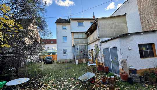 Bild von Hof- & Gebäudefläche in der Kernstadt - Wohnhaus mit Nebengebäuden