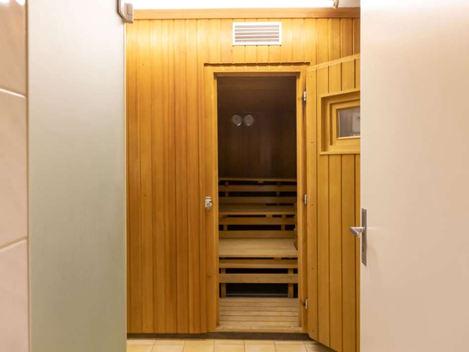 Sauna und Dusche im UG