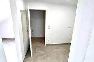 ** 1 von 8 WG-Zimmer ** in einem modernisiertes Reiheneckhaus in Kaufbeuren – Die vollständige Adresse der Immobilie erhältst du vom Anbieter., 87600 Neugablonz, Kaufbeuren – Vorschaubild 3