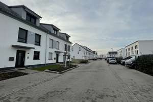 Neuwertiges Reihenmittelhaus in Wiesbaden-Erbenheim – Die vollständige Adresse der Immobilie erhältst du vom Anbieter., 65205 Erbenheim, Wiesbaden – Vorschaubild 1