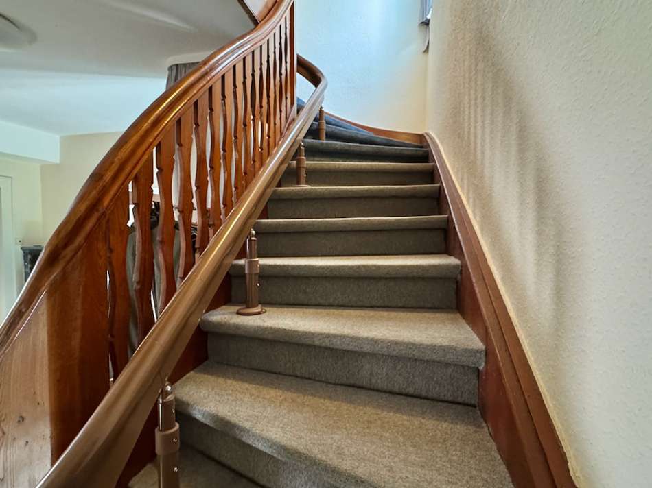 Treppenaufgang: Lift Haus