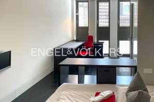Junge Wohngemeinschaft in herausragenden City-Apartments