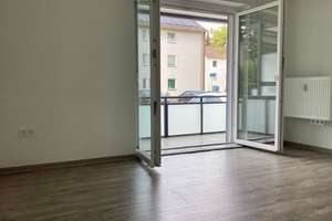 Altengerechte 2,5 Zimmerwohnung in Stadtnähe zu vermieten.