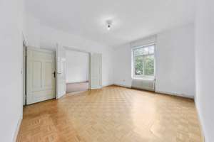 Altbaucharme mit Charakter: Großzügige 4-Zimmer-Wohnung