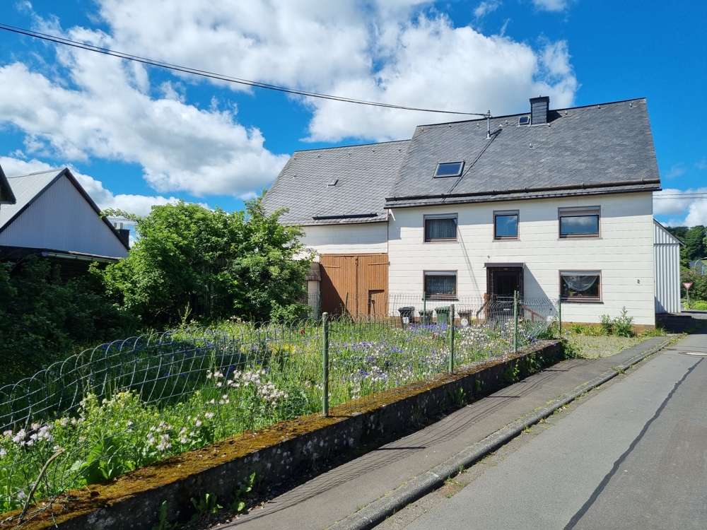 Solides Bauernhaus mit Scheune und Garage in Oberroßbach!, Westerwaldkreis – Bild 2