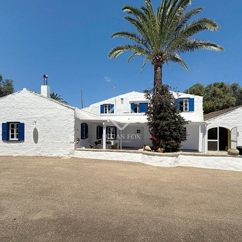 Landhaus in exzellentem Zustand mit 7 Schlafzimmern in Es Castell zu verkaufen