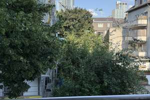 Stilvoller Altbau mit drei Balkonen und frontalem Blick auf den Spee’schen Graben – Poststr. 30, 40211 Carlstadt, Düsseldorf – Vorschaubild 10