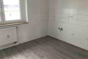 Renovierte 2 - Zimmer Wohnung mit Balkon in modernisierter Wohnanlage! – Jannerstraße 16, 93053 Kasernenviertel, Regensburg – Vorschaubild 3