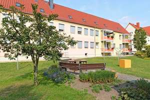 3-Raum-Wohnung mit Badewanne und großem Balkon – Seehäuser Weg 77, 39387 Oschersleben (Bode) – Vorschaubild 2