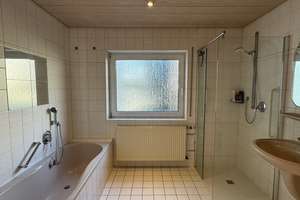 Großzügiges ZFH mit Garten · 2 Garagen · 2 Außenstellplätzen – Die vollständige Adresse der Immobilie erhältst du vom Anbieter., 65529 Waldems – Vorschaubild 7