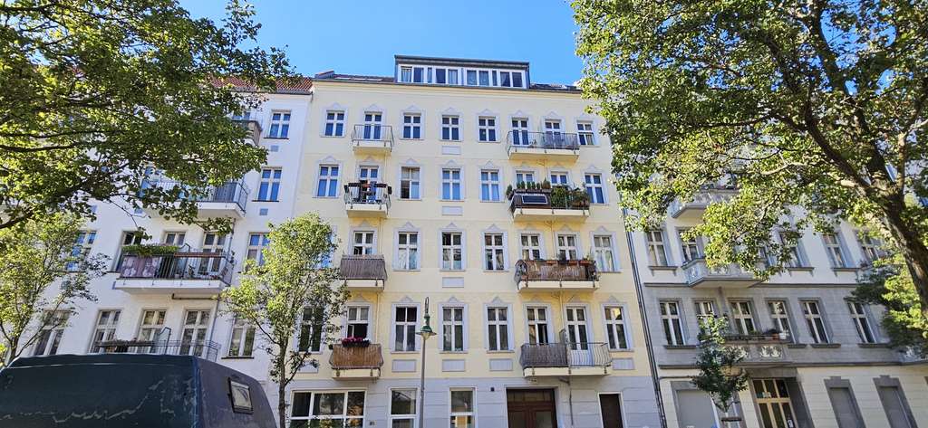 Im beliebten Samariterviertel: Charmante 3-Zimmer Wohnung mit Dachterrasse