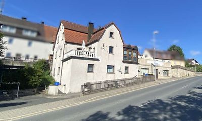 2-Parteien-Wohnhaus nahe dem Zentrum von Hollfeld