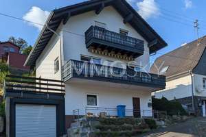 Wohnen mit Stil – Einfamilienhaus mit Wohlfühlcharakter – Die vollständige Adresse der Immobilie erhältst du vom Anbieter., 57567 Daaden – Vorschaubild 1