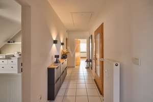 Ruhig, modern, zentral - Freie Dachgeschosswohnung mit Balkon – Die vollständige Adresse der Immobilie erhältst du vom Anbieter., 64297 Eberstadt, Darmstadt – Vorschaubild 3
