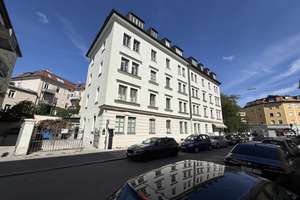 Westend: Möbliert Wohnen mit Stil und Komfort I  2 Zimmer Wohnung I Sanierter Altbau
