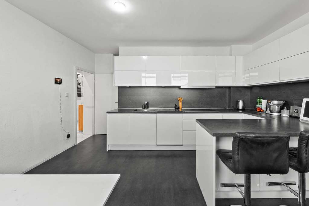 Immobilie in Gärtringen - Renovierte 4,5 Zimmer Wohnung mit separatem Hauseingang und Stellplatz in Gärtringen - Bild 2