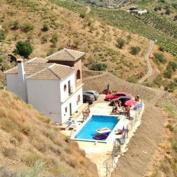Haus mit Pool und Whirlpool in Iznate – Ihr idealer Rückzugsort!