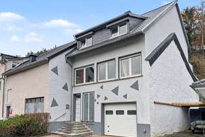 Einmalige Gelegenheit für Familien oder Kapitalanleger, Gepflegtes Reihenendhaus in Landscheid! – Die vollständige Adresse der Immobilie erhältst du vom Anbieter., 54526 Landscheid – Vorschaubild 1