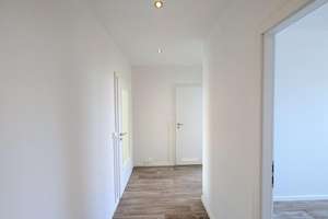 Helle, freundliche 4-Raumwohnung mit top Aussicht aus oberster Etage – Dr.-Salvador-Allende-Straße 14, 9119 Kappel, Chemnitz – Vorschaubild 2