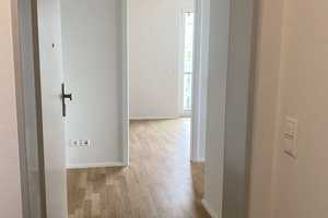 NEUBAU: helle, lichtdurchflutete 2-Zimmer-Wohnung mit großem Balkon und Garage – Stuttgart – Vorschaubild 2