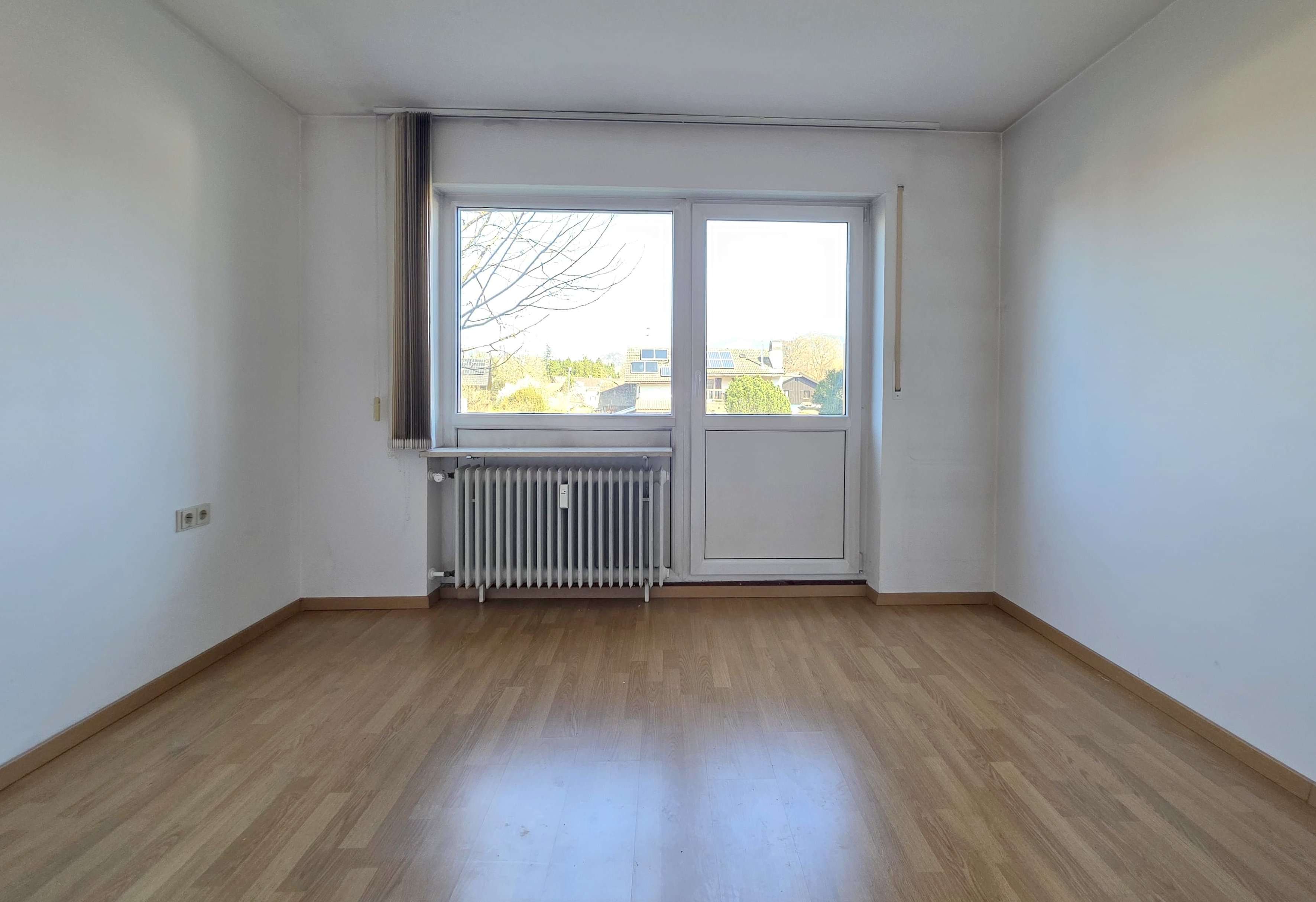 Attraktive 2,5 Zi. Erdgeschosswohnung mit 2 Terrassen, Rosenheim Kreis – Bild 4