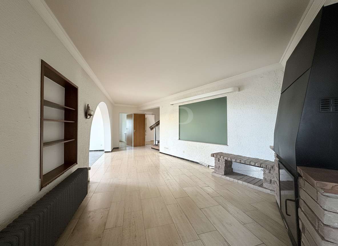 Immobilie in Wiernsheim - Großes Einfamilienhaus auf riesigem Grundstück - Bild 0