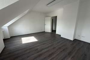Charmante Dachgeschosswohnung mit großzügigem Wohnbereich, Dachterrasse und zwei Stellplätzen – 45359 Frintrop, Essen – Vorschaubild 8