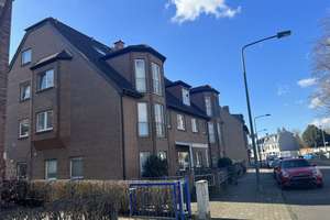 DG-Appartement mit Einbauküche & Fußbodenheizung in traumhafter Lage von D-Urdenbach