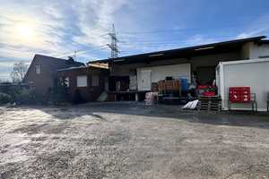 Große Lagerhalle mit gepflegtem Wohnhaus und Möglichkeit für zwei weitere Wohnungen in Paderborn! – Paderborn (Kreis) – Vorschaubild 1