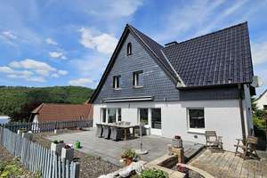 Ein-/Zweifamilienhaus mit 4 Garagen in Sundern – Die vollständige Adresse der Immobilie erhältst du vom Anbieter., 59846 Sundern (Sauerland) – Vorschaubild 2