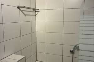 Preisgünstige und ansprechende 2,5-Zimmer-Wohnung mit Dachterrasse – Markomannenstraße 22, 81377 Am Waldfriedhof, München – Vorschaubild 4