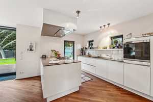 Exklusives Einfamilienhaus mit Pool und großzügigem Garten – Köln – Vorschaubild 6