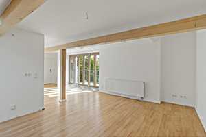 Großzügige 2-Zimmer-Dachgeschosswohnung mit Balkon und Blick auf die Markttürme – Graseweg 4, 6108 Halle (Saale) – Vorschaubild 4