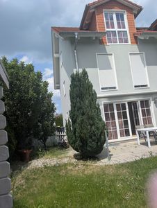 Alltagstauglich wohnen in diesem geräumigen Doppelhaus in Türkheim