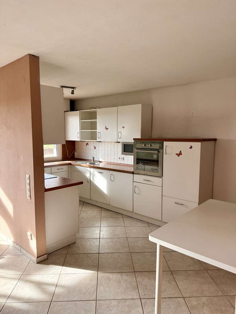 Immobilie in Bergheim - Helle 3-Zimmer Wohnung mit großem Balkon und unverbautem Blick  - Bild 3