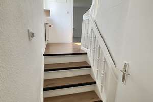 Wohnen am Wohnen am Waldrand: Charmante 4-Zimmer-Maisonette,  2 Bäder, Garage u. Stellplatz