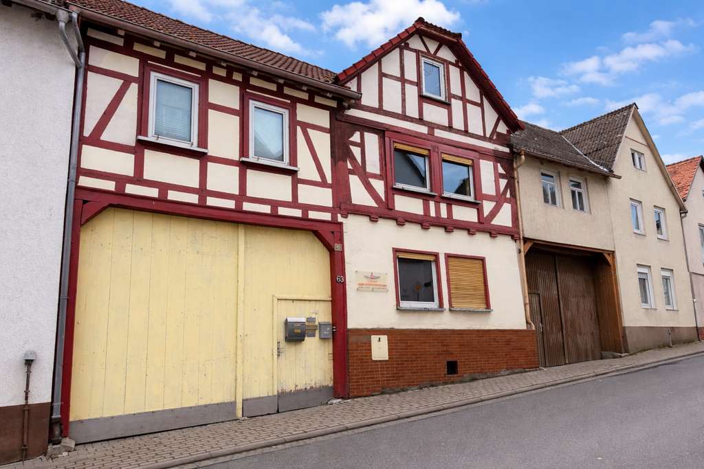 Immobilie in Langgöns - Charmantes Wohnhaus mit Scheune im Ortskern von Oberkleen – viel Platz für Ihre Ideen - Bild 0