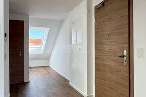 Lichtdurchflutete Dachgeschosswohnung mit 2 sonnigen Balkonen – Die vollständige Adresse der Immobilie erhältst du vom Anbieter., 82024 Taufkirchen – Vorschaubild 9