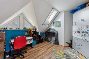Energiesparend mit Photovoltaik und Wärmepumpe! Modernes Haus mit traumhaft großem Garten. – Erlangen-Höchstadt (Kreis) – Vorschaubild 10